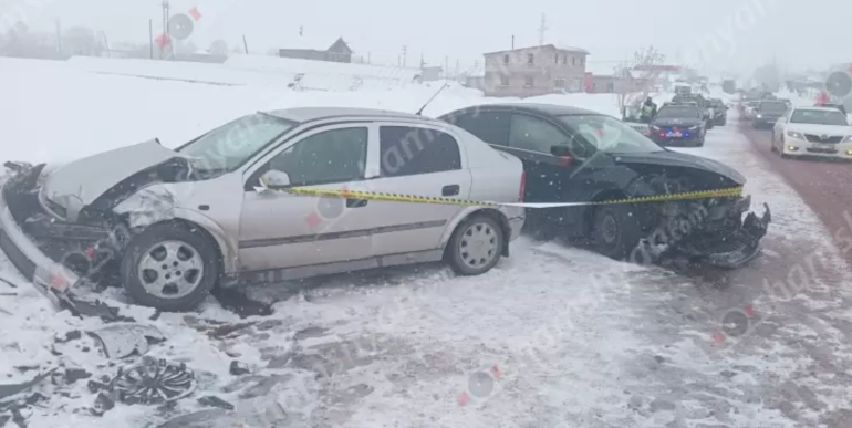 Ապարան-Շենավան-Հարթավան խաչմերուկում. բախվել են «Nissan Sentra»-ն ու «Opel»-ը