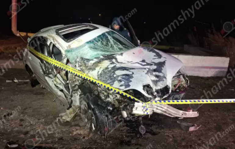 Զոդի կամրջի մոտ «BMW»-ն բախվել է գազատար խողովակին և գլխիվայր շրջվել, կան վիրավnրներ