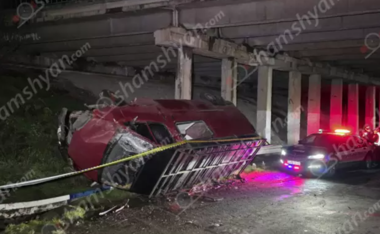 խոշոր ավտովթար Արմավիրի մարզում «Ford Transit»-ը ընկել է կամրջից