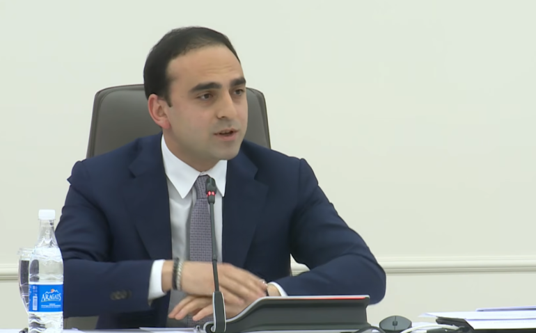 Չվճարողներին, որպես բեռ, մեր վզին տանում ենք. հերի՛ք եղավ, բո՛լ եղավ. երբ չեն վճարում, տրանսպորտը կանգնեցրեք, պահանջեք՝ կա՛մ իջնի, կա՛մ վճարի. Ավինյան Չվճարողներին, որպես բեռ, մեր վզին տանում ենք. հերի՛ք եղավ, բո՛լ եղավ. երբ չեն վճարում, տրանսպորտը կանգնեցրեք, պահանջեք՝ կա՛մ իջնի, կա՛մ վճարի. Ավինյան