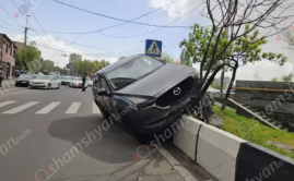 Երևանում բախվել են «Toyota Camry»-ն և «Mazda CX-5»-ը Երևանում բախվել են «Toyota Camry»-ն և «Mazda CX-5»-ը