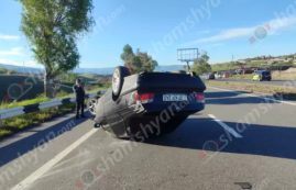 «Չայնիի» ոլորանների սկզբնամասում «BMW»-ն բախվել է երկաթե արգելապատնեշին և գլխիվայր շրջվել