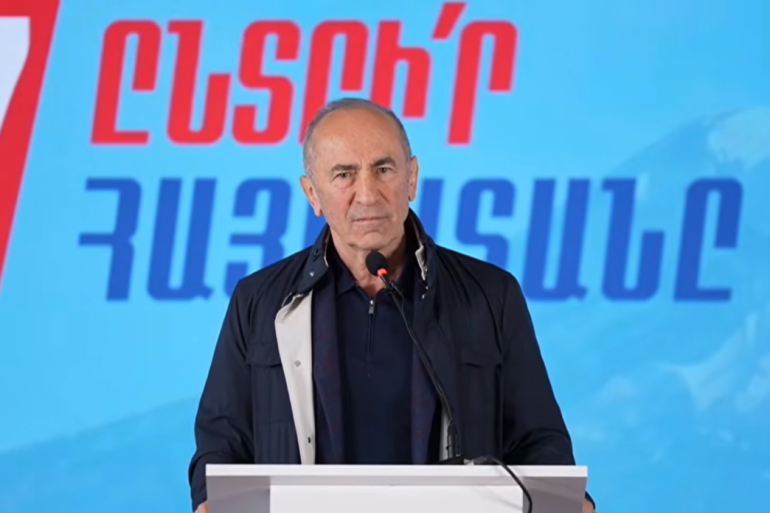 Ձեր հարազատներին, ձեր նախնիներին, ձեր պապերին ասել են «թռած», «փախած», «հայրենիքը հանձնած»․ Քոչարյանը՝ Փաշինյանի մասին Ձեր հարազատներին, ձեր նախնիներին, ձեր պապերին ասել են «թռած», «փախած», «հայրենիքը հանձնած»․ Քոչարյանը՝ Փաշինյանի մասին