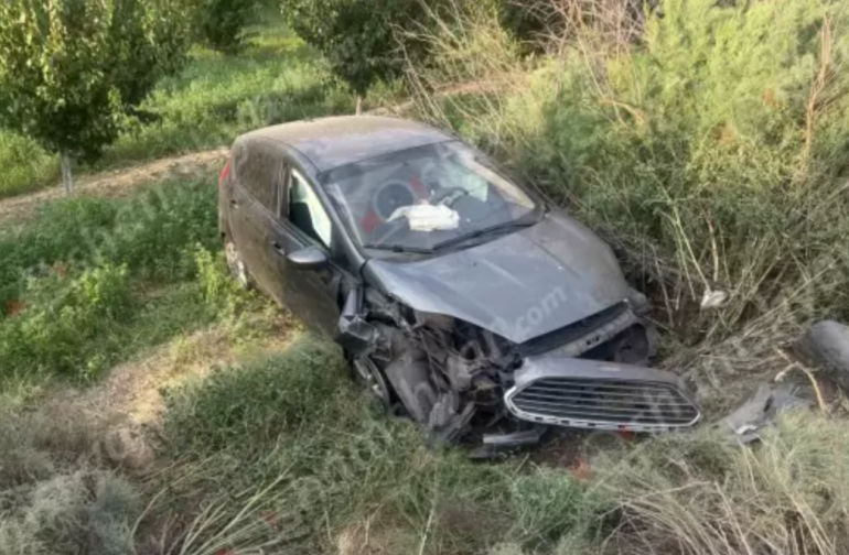 Խոր Վիրապի ճանապարհին «Ford»-ը բախվել է բետոնե էլեկտրասյանը և հայտնվել ձորակում․ կա 2 վիրավnր
