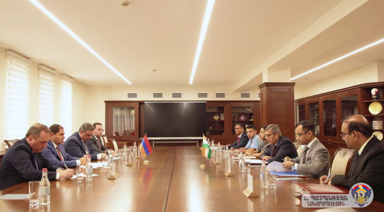 Պապիկյանն ու Հնդկաստանի պաշտպանության քարտուղարը քննարկել են ռшզմատեխնիկական գործակցությանը վերաբերող հարցեր