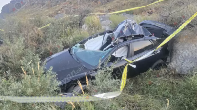 Սևան-Մարտունի ավտոճանապարհին բախվել են «Volvo» մակնիշի կցորդիչով բեռնատարը և «Hyundai Elantra»-ն
