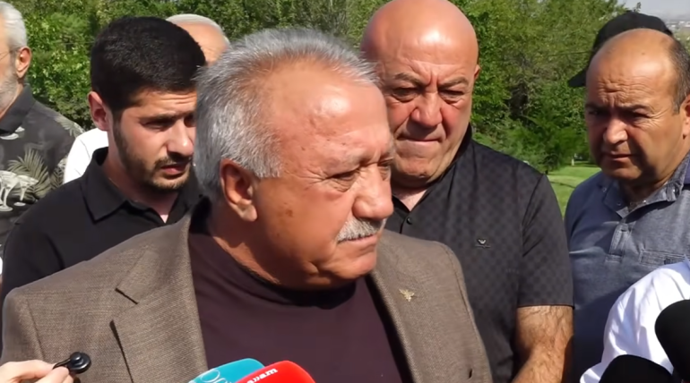 Ալիևն ինձ չի հետաքրքրում, ինձ հետաքրքրում է, որ սահմանազատում ունենանք. չկա պետություն, որ առանց պետական սահմանների անկախ է. Սասուն Միքայելյան Ալիևն ինձ չի հետաքրքրում, ինձ հետաքրքրում է, որ սահմանազատում ունենանք. չկա պետություն, որ առանց պետական սահմանների անկախ է. Սասուն Միքայելյան