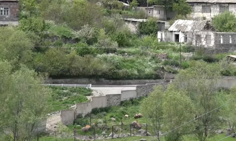 Հայ կնոջ վրա կրակшծ ադրբեջանցին նրա տանը փլավ է սարքել, կերել, պառկել մահճակալին. Շաքիի բնակիչ Հայ կնոջ վրա կրակшծ ադրբեջանցին նրա տանը փլավ է սարքել, կերել, պառկել մահճակալին. Շաքիի բնակիչ