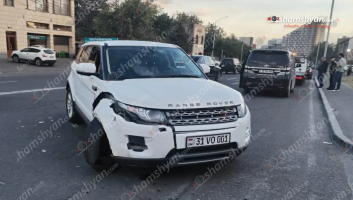 Թբիլիսյան խճուղում բախվել են «Range Rover»-ը և «Toyota»-ն Թբիլիսյան խճուղում բախվել են «Range Rover»-ը և «Toyota»-ն