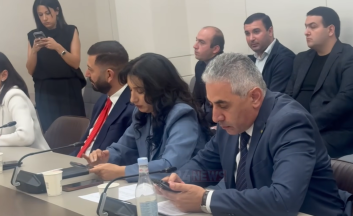 Վարչապետի հետ ժամանակ առ ժամանակ ապրող մի կին. Էդգար Ղազարյանի ձևակերպումը վրդովեցրեց ՔՊ-ականներին Վարչապետի հետ ժամանակ առ ժամանակ ապրող մի կին. Էդգար Ղազարյանի ձևակերպումը վրդովեցրեց ՔՊ-ականներին