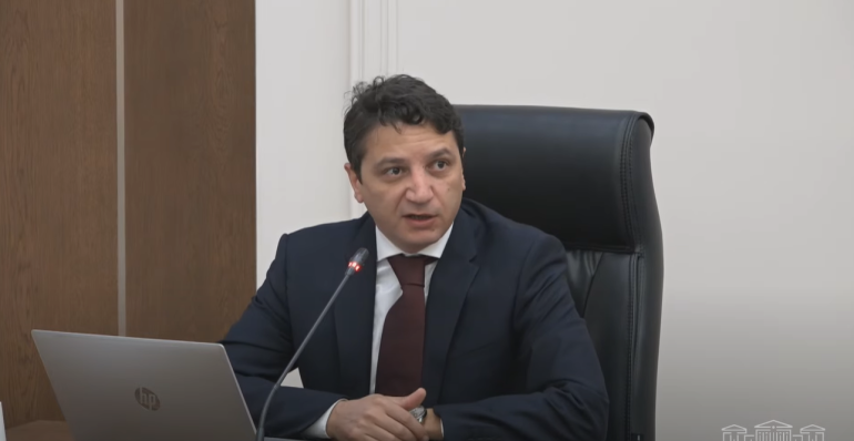Վարչապետի աշխատակազմին 2026 թվականին բյուջեով ավելի շատ գումար կհատկացվի. նախագահինն ու ԱԺ-ինը կպակասի. Ֆինանսների նախարար (տեսանյութ) Վարչապետի աշխատակազմին 2026 թվականին բյուջեով ավելի շատ գումար կհատկացվի. նախագահինն ու ԱԺ-ինը կպակասի. Ֆինանսների նախարար (տեսանյութ)