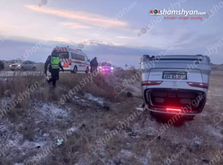 «Hyundai Elysion»-ն դուրս է եկել երթևեկելի գոտուց և գլխիվայր հայտնվել դաշտում,  կա տուժած