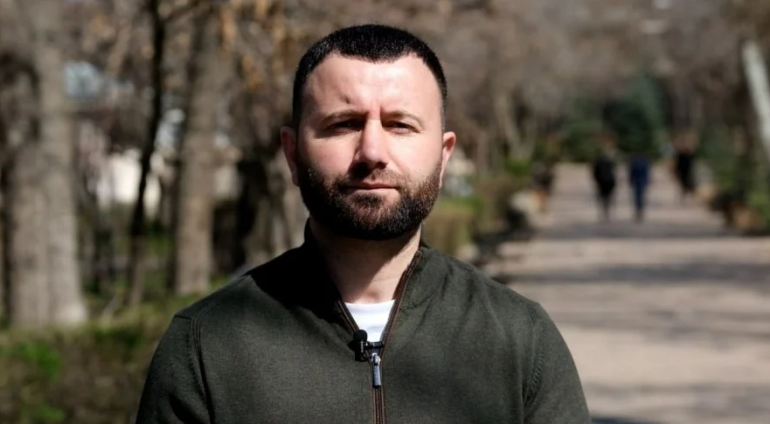 Բա որ Ղարաբաղը Ադրբեջանի Հանրապետության տարածք էր, դու ի՞նչ գործ ունեիր այդ տարածքում՝ քեզ կցագրված զենքnվ