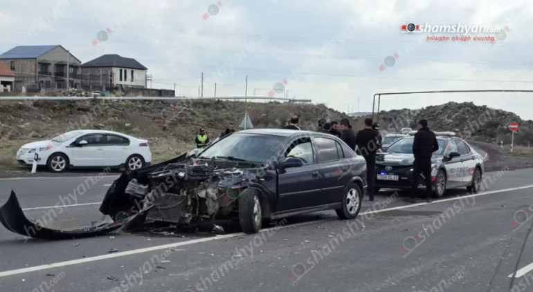 Ավտովթար է տեղի ունեցել Արագածոտնի մարզում, բախվել են «Opel»-ը և «Ford Transit»-ը