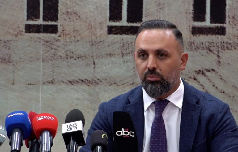 Գագիկ Խաչատրյանին ԱԱԾ-ականները դրեցին աթոռներին, բնական կարիքներն անգամ չկարողացավ հոգալ դատարանում. փաստաբան