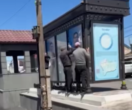 «Միասնության թևեր»-ի թեկնածուների նախընտրական քարոզչության պաստառները Մարտունու համայնքապետարանի անօրինական ցուցումով հեռացվել է (տեսանյութ) «Միասնության թևեր»-ի թեկնածուների նախընտրական քարոզչության պաստառները Մարտունու համայնքապետարանի անօրինական ցուցումով հեռացվել է (տեսանյութ)