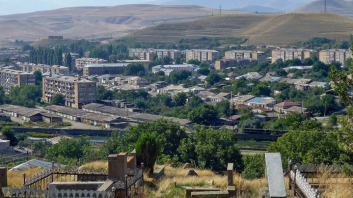 Ադրբեջանցին հայ կնոջ վրա կրшկել է՝ երեք երեխաների ներկայությամբ. գյուղապետը մանրամասներ է հայտնել