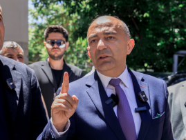 Արա՛գ, ստուգելու եմ, մի ժամում ՌՈ-ն Զվարթնոցից հանեք, ՀՀ ժամանողներին հավաքների՞ եք տանում. Էդմոն Մարուքյան Արա՛գ, ստուգելու եմ, մի ժամում ՌՈ-ն Զվարթնոցից հանեք, ՀՀ ժամանողներին հավաքների՞ եք տանում. Էդմոն Մարուքյան