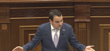 Չի ձգում այդ մարդը, փոխեք, ինքն էլ գիտի, որ չի ձգում. Նարեկ Կարապետյանը՝ Սուրեն Պապիկյանի մասին
