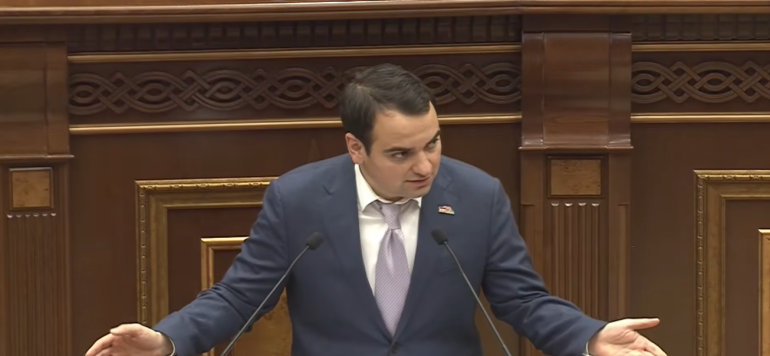 Չի ձգում այդ մարդը, փոխեք, ինքն էլ գիտի, որ չի ձգում. Նարեկ Կարապետյանը՝ Սուրեն Պապիկյանի մասին