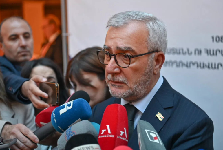 Հայաստան-Ադրբեջան սահմանին չվերահսկվող կտորներ կարող են լինել, լուծումներ պիտի առաջարկվեն. Անդրանիկ Քոչարյան Հայաստան-Ադրբեջան սահմանին չվերահսկվող կտորներ կարող են լինել, լուծումներ պիտի առաջարկվեն. Անդրանիկ Քոչարյան