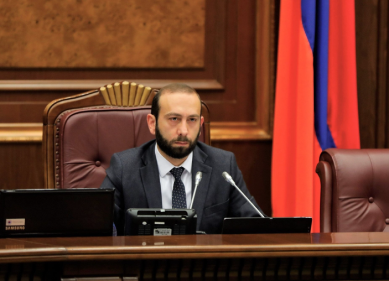 Այդ պաշտոնյայի տեղեկությունները սխալ են. ՀՀ-ն շահագրգռված չէ ՌԴ-ի հետ կապերը խզելու. Միրզոյանը՝ Մեդվեդևի հայտարարության մասին