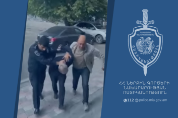 Վաղարշապատում բացահայտել են թմրամիջnցի ապօրինի իրացում․ 59-ամյա տղամարդը կալանավորվել է (տեսանյութ) Վաղարշապատում բացահայտել են թմրամիջnցի ապօրինի իրացում․ 59-ամյա տղամարդը կալանավորվել է (տեսանյութ)