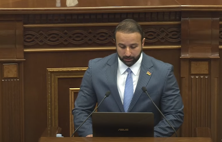 Ոստիկանությանը լայն հասանելիություն ենք տալիս տեսանկարահանող սարքերին՝ բացահայտելու հանցանքները. Հայկ Սարգսյան (տեսանյութ) Ոստիկանությանը լայն հասանելիություն ենք տալիս տեսանկարահանող սարքերին՝ բացահայտելու հանցանքները. Հայկ Սարգսյան (տեսանյութ)