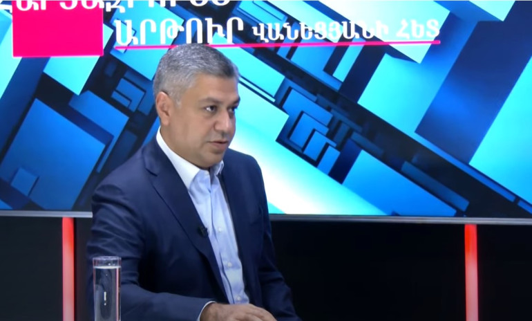 Հավաքականում բարոյահոգեբանական վատ մթնոլորտ է, լավ ֆուտբոլիստներ կան, բայց չկա Հենրիխ Մխիթարյանը, ով ոչ միայն բարձրակարգ ֆուտբոլիստ է, այլև ունի անվերապահ հեղինակություն. Վանեցյան Հավաքականում բարոյահոգեբանական վատ մթնոլորտ է, լավ ֆուտբոլիստներ կան, բայց չկա Հենրիխ Մխիթարյանը, ով ոչ միայն բարձրակարգ ֆուտբոլիստ է, այլև ունի անվերապահ հեղինակություն. Վանեցյան