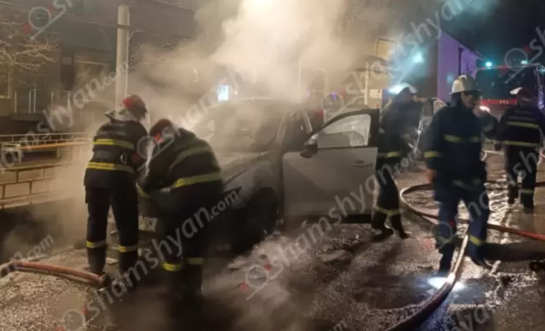 Հրդեհ է բռնկվել Թումանյան փողոցում կայանված «Mazda CX-5» մակնիշի ավտոմեքենայում