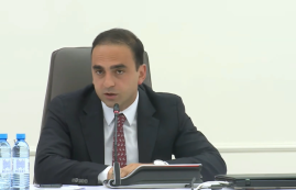 Քաղաքի մուտքերի մոտ պետք է առանձնացնել այն կետերը, որտեղ ունենալու ենք մեծ ավտոկայանատեղիներ. մարդիկ թողնելու են իրենց անձնական մեքենաներն ու շարունակեն տեղաշարժվել հանրային տրանսպորտով. Ավինյան Քաղաքի մուտքերի մոտ պետք է առանձնացնել այն կետերը, որտեղ ունենալու ենք մեծ ավտոկայանատեղիներ. մարդիկ թողնելու են իրենց անձնական մեքենաներն ու շարունակեն տեղաշարժվել հանրային տրանսպորտով. Ավինյան