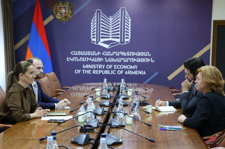 էկոնոմիկայի նախարարի տեղակալն ու Նիդերլանդների պատվիրակությունը քննարկել են հայկական արտադրանքի՝ եվրոպական շուկաներ մուտքի խթանման հնարավորությունները էկոնոմիկայի նախարարի տեղակալն ու Նիդերլանդների պատվիրակությունը քննարկել են հայկական արտադրանքի՝ եվրոպական շուկաներ մուտքի խթանման հնարավորությունները