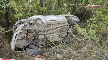 Կոտայքում «Mitsubishi Pajero»-ն բախվել է ծառերին և կողաշրջված հայտնվել ծառերի մեջ․ կա վիրավnր