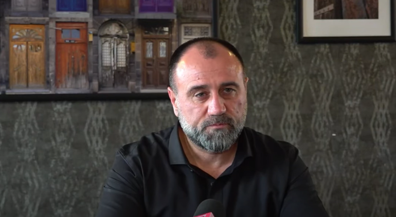 Նիկոլի խարանը Գյումրու վրայից հանելը մի մարդու գործ չէ, հազար խելացի մարդ պետք է հավաքվի և փորձի այդ քարը փոսից հանել․ Ռուբեն Մխիթարյան Նիկոլի խարանը Գյումրու վրայից հանելը մի մարդու գործ չէ, հազար խելացի մարդ պետք է հավաքվի և փորձի այդ քարը փոսից հանել․ Ռուբեն Մխիթարյան