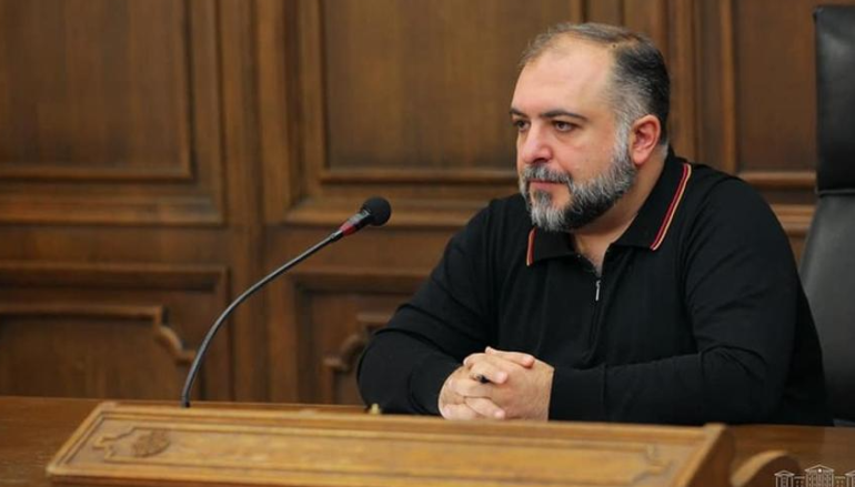 Փաշինյանի որոշմամբ դադարեցվել են Հանրային հեռարձակողի խորհրդի անդամ Վահագն Թևոսյանի լիազորությունները Փաշինյանի որոշմամբ դադարեցվել են Հանրային հեռարձակողի խորհրդի անդամ Վահագն Թևոսյանի լիազորությունները