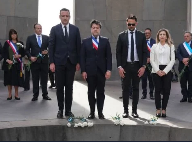Մարսելի քաղաքապետն այցելել է Ծիծեռնակաբերդի հուշահամալիր Մարսելի քաղաքապետն այցելել է Ծիծեռնակաբերդի հուշահամալիր