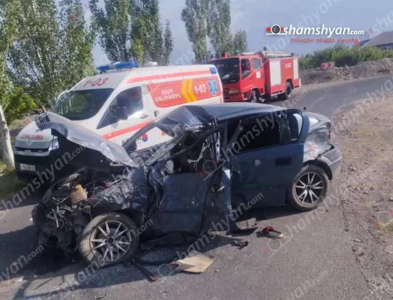 Արարատում «Opel»-ը բախվել է ծառերին, ապա բետոնե արգելապատնեշին, կան տուժածներ Արարատում «Opel»-ը բախվել է ծառերին, ապա բետոնե արգելապատնեշին, կան տուժածներ