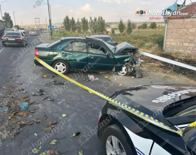 Արարատի մարզում ճակատ ճակատի բախվել են «Chevrolet Volt»-ը և «Mercedes»-ը, կան տուժածներ Արարատի մարզում ճակատ ճակատի բախվել են «Chevrolet Volt»-ը և «Mercedes»-ը, կան տուժածներ