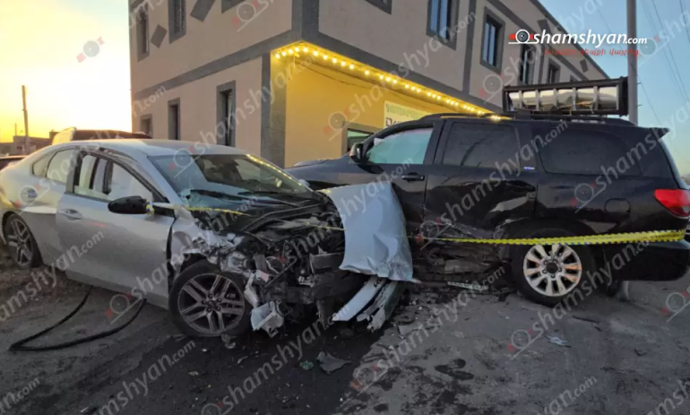 Կոտայքում բախվել են ռուսական համարանիշներով «Toyota»-ն ու «Kia»-ն, վնասվել է կայանված «Mercedes»-ը