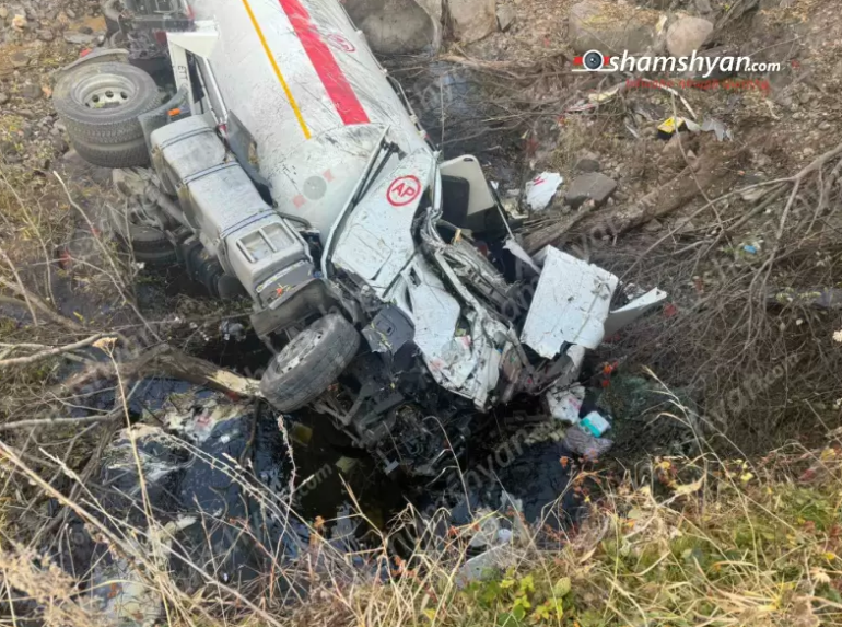 20 տոննա հեղուկ գազ տեղափոխող բեռնատարը բшխվել է երկաթե արգելապատնեշներին և հայտնվել Մարց գետում, կա վիրшվոր