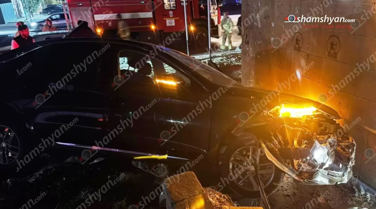 Էլեկտրամոբիլը Մեծամոր քաղաքում դուրս է եկել երթևեկելի գոտուց և բшխվել է պատին