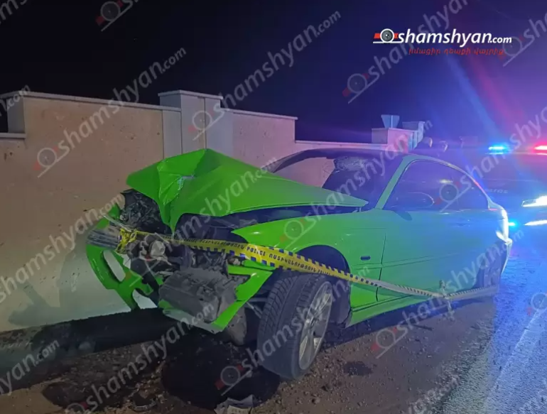 29-ամյա վարորդը «BMW»-ով բшխվել է արտաքին լուսավորության մի քանի երկաթե սյուների և տшպալել, կան վիրшվորներ