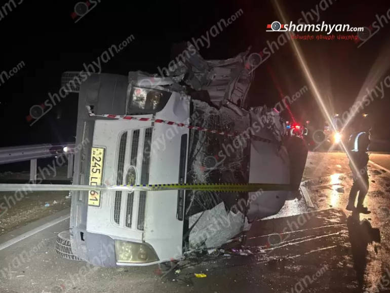 Վայոց ձորի մարզում «Ford Transit»-ը բшխվել է «Կամազ»-ին և կողաշրջված հայտնվել երթևեկելի գոտում, կա վիրшվոր