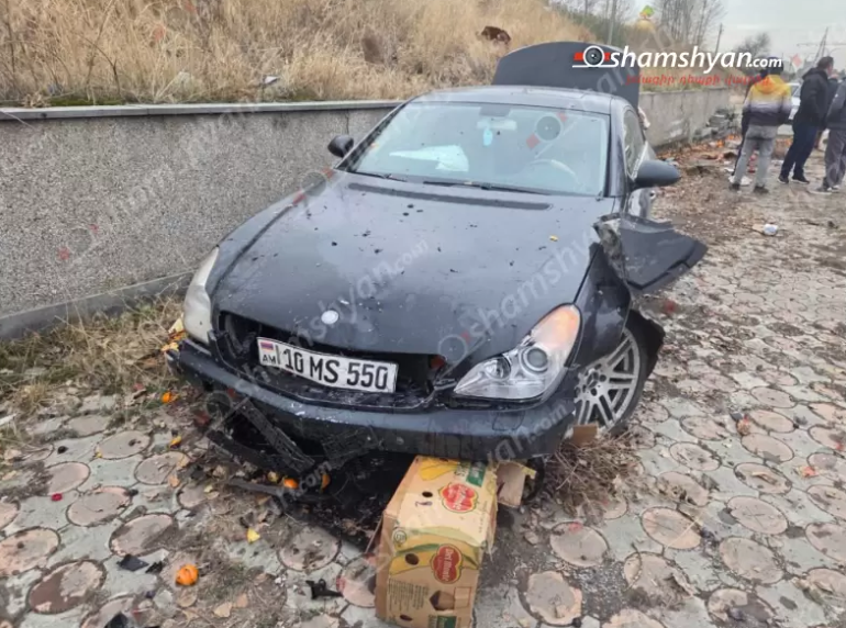 24-ամյա վարորդը «Mercedes CLS»-ով բшխվել է բազալտե եզրաքարին և վրшերթի ենթարկել մրգավաճառին, վերջինը տեղափոխվել է հիվանդանոց