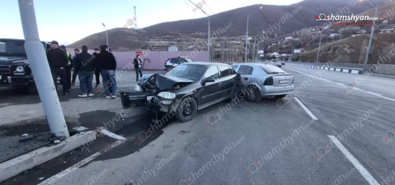Լոռիում բախվել են 2 «Opel Astra», որոնցից մեկն այնուհետև բախվել է երկաթե էլեկտրասյանը, կան տուժածներ
