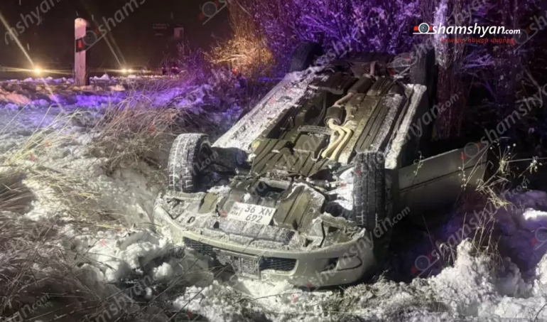 «Toyota Altezza»-ն դուրս է եկել երթևեկելի գոտուց և հայտնվել ծառերի մեջ