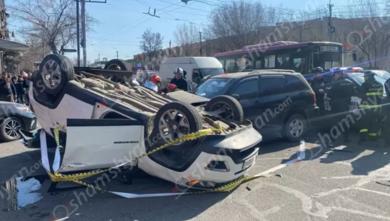 Խոշոր ավտովթար Շենգավիթում, բախվել են «Toyota RAV4»-ն ու «Jeep Compass»-ը, կան վիրավnրներ