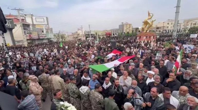 Իրանում հազարավոր մարդիկ դուրս են եկել փողոց՝ հրաժեշտ տալու Մինաբում զnհված դպրոցականներին