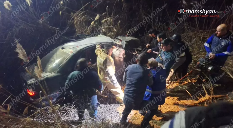 «Mercedes»-ը հայտնվել է ջրատարում, 4 վիրավորներից 3-ին, որոնցից 2-ը անչափահասներ են, ջրից են դուրս բերել