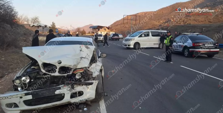 Աղավնաձորում բшխվել են «Toyota Alphard» և «BMW» մակնիշի ավտոմեքենաները, կա 3 վիրшվոր